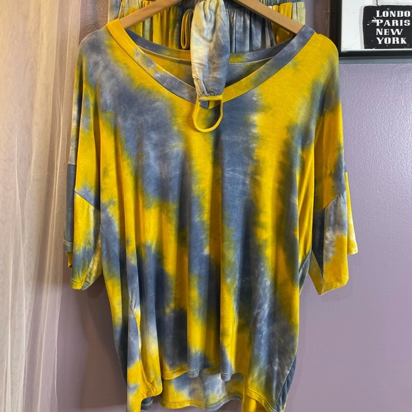 New Tie Dye Short Set with Matching Mask - Picture 1 of 14